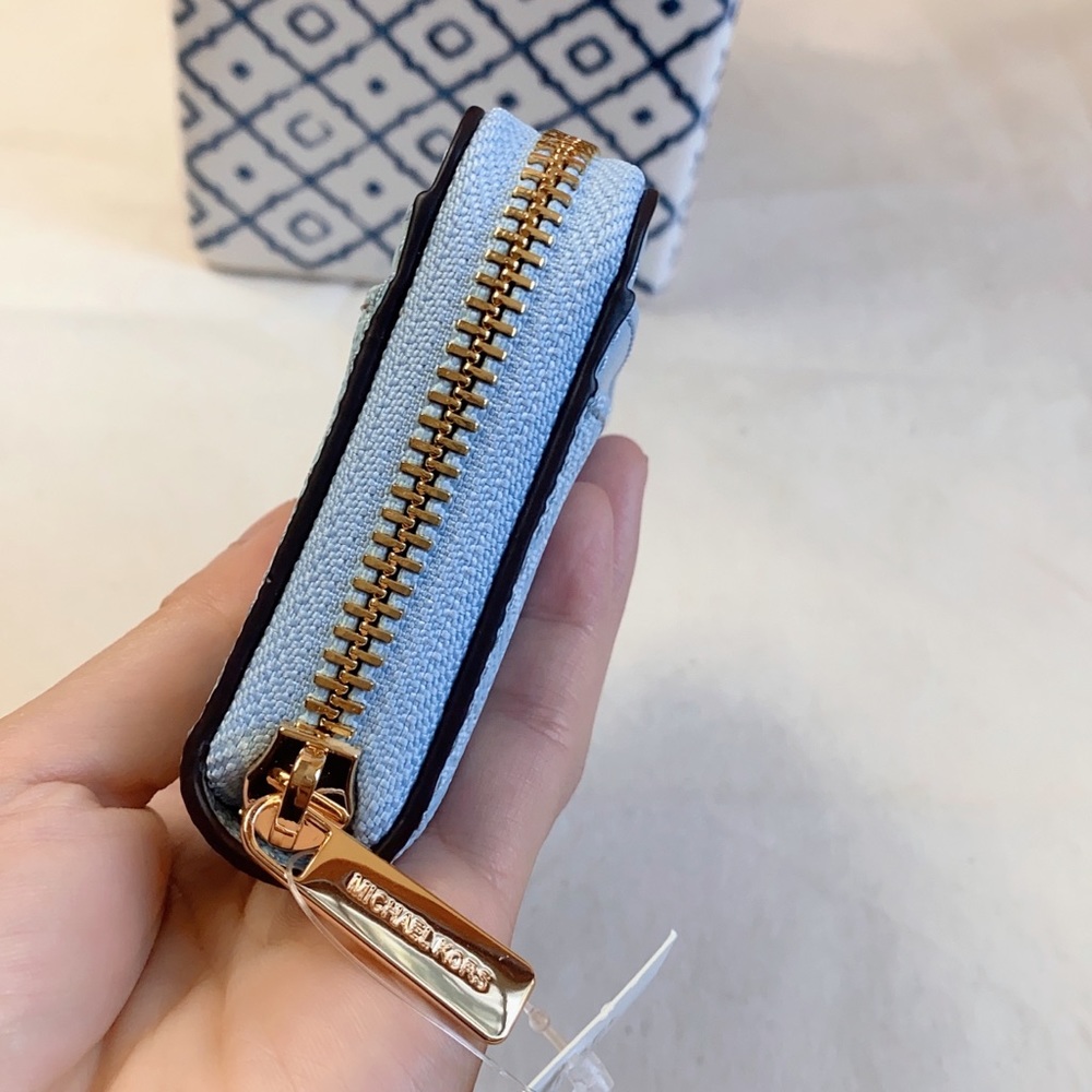 MICHAEL KORS Jet Set Medium Zip Around Card Case in pale ocean - Picture 4 of 7